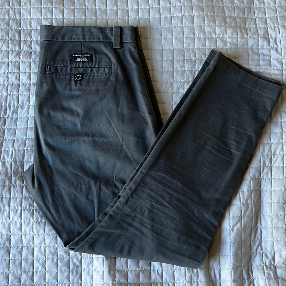 Men’s Banana Republic Flint Grey Skinny Chinos. Size: 32x30.